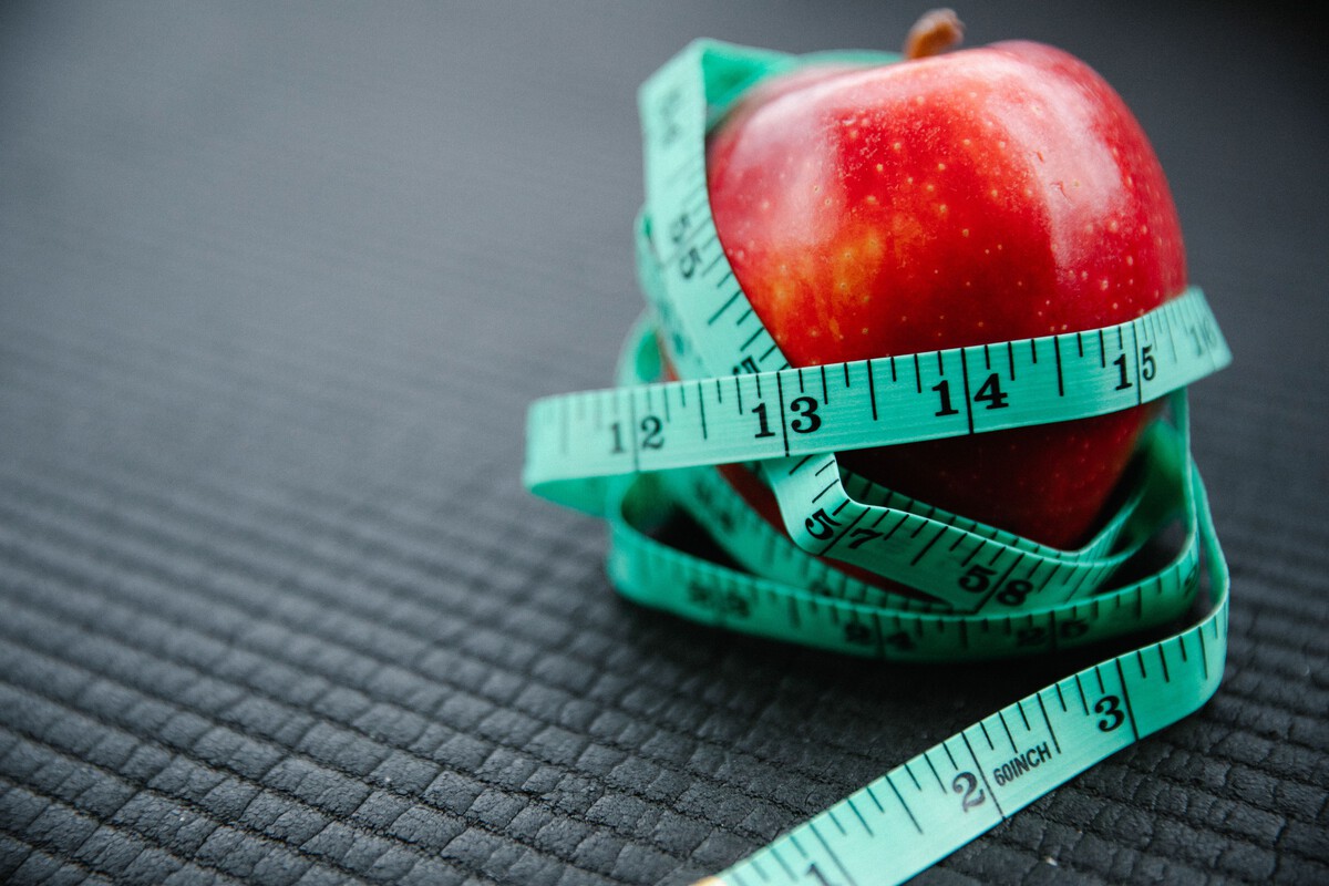 manzana con cinta metrica